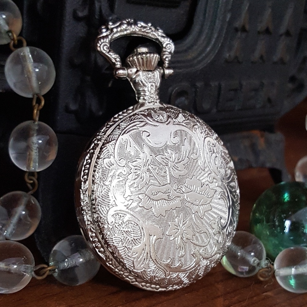 TASTEFULLY EXQUISITE, GENEVA Silver Ladies Watch - Picture 6 of 8